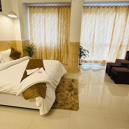 Dr White House - Noida Sector 18 Hotel Екстериор снимка