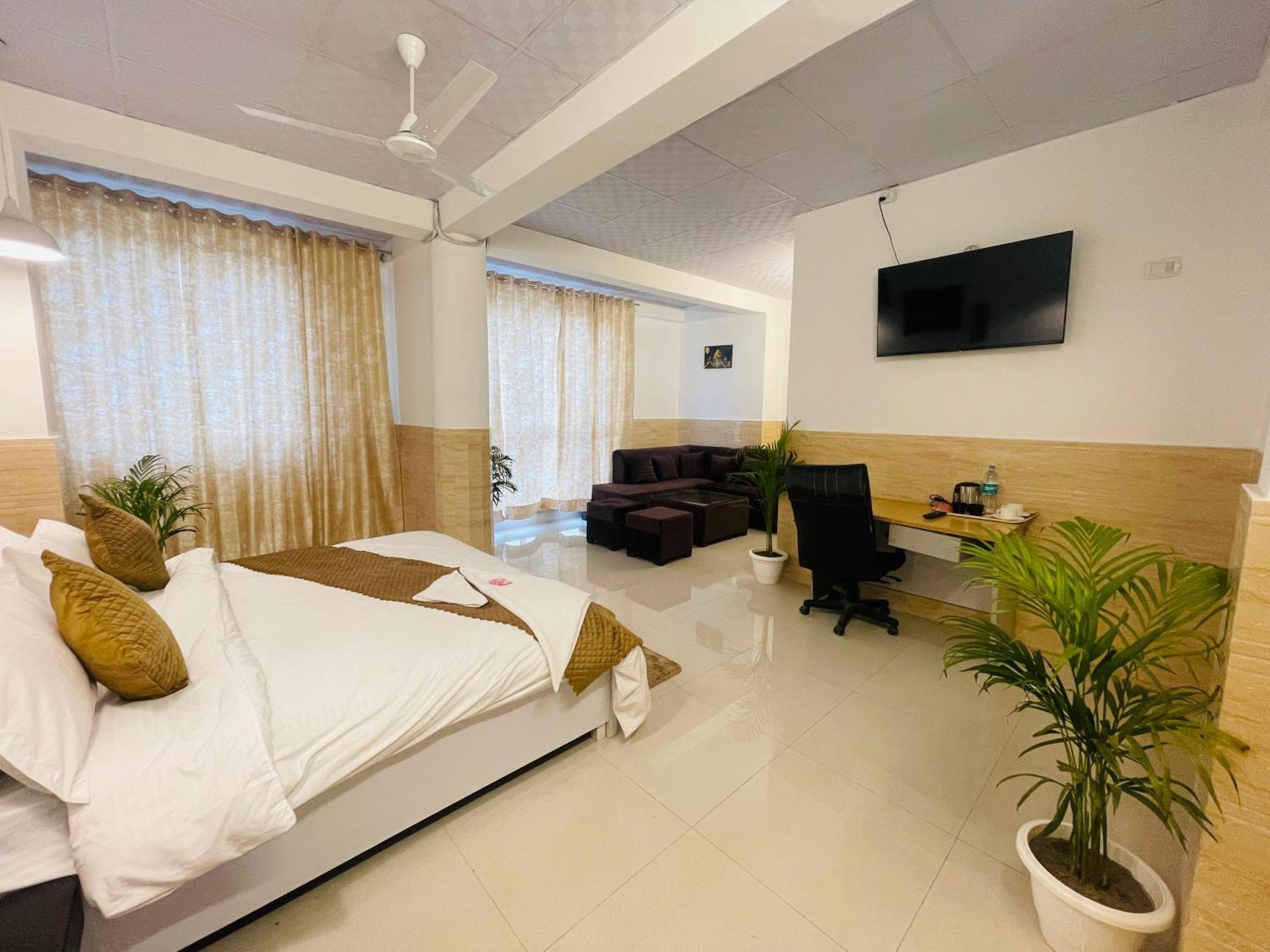 Dr White House - Noida Sector 18 Hotel Екстериор снимка