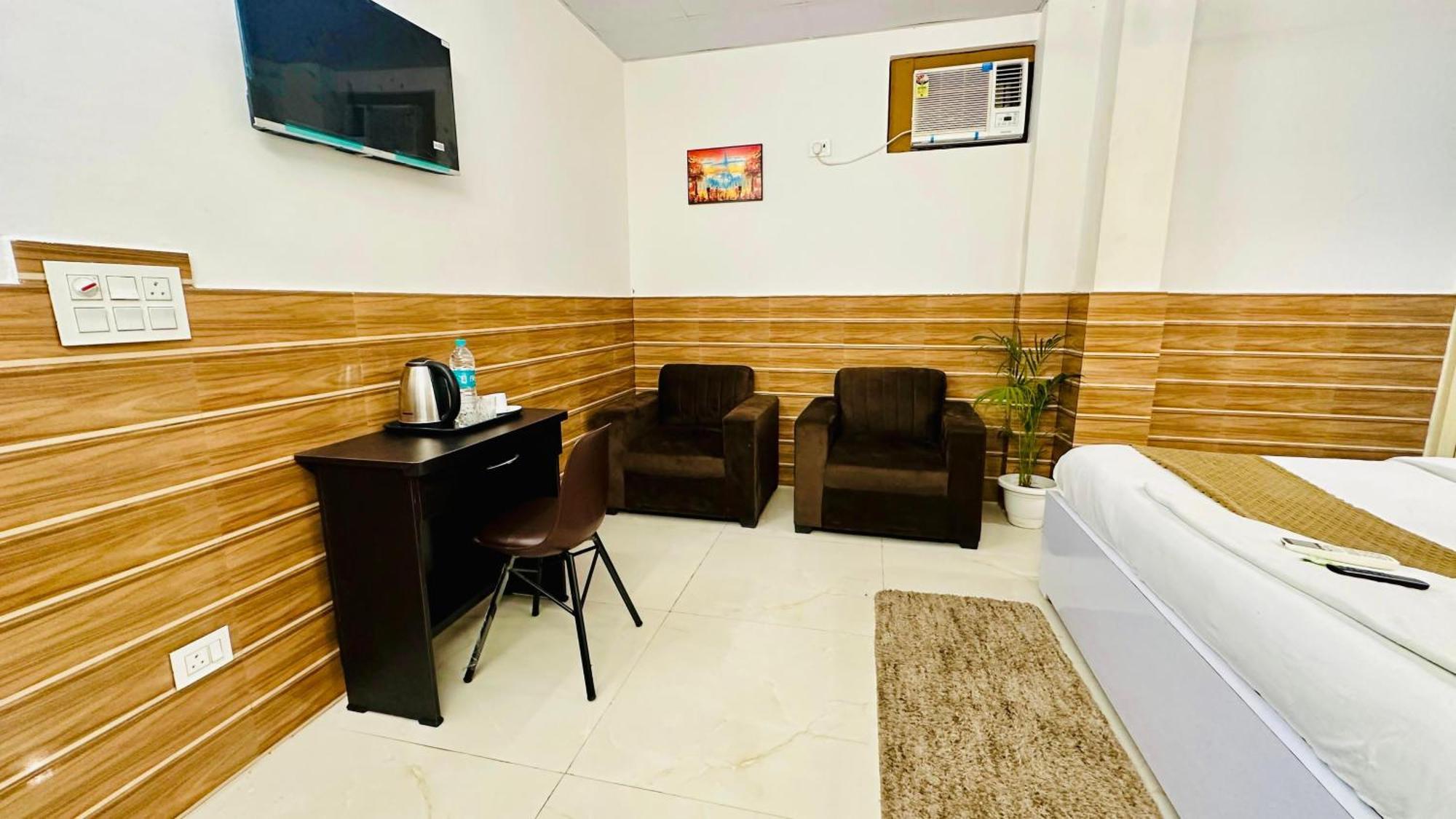 Dr White House - Noida Sector 18 Hotel Екстериор снимка