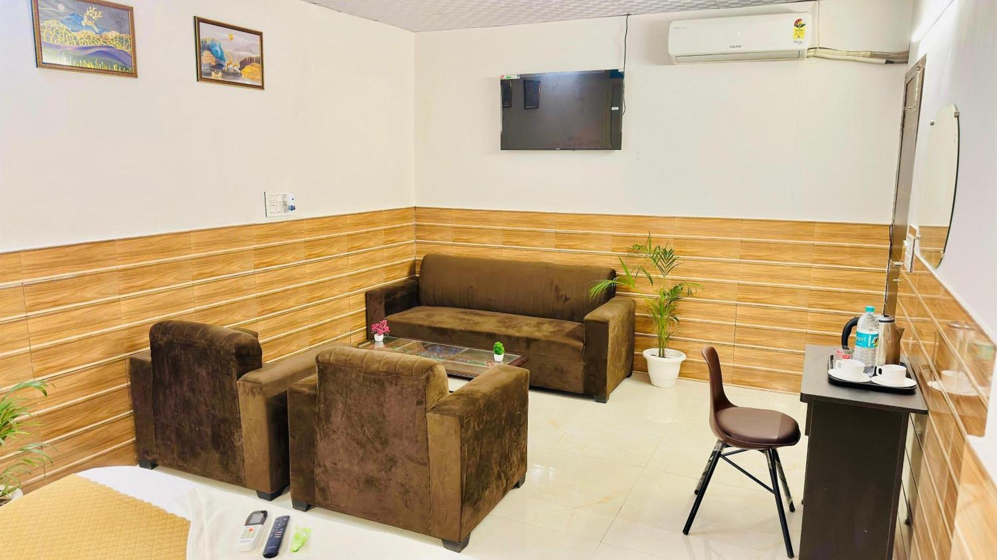 Dr White House - Noida Sector 18 Hotel Екстериор снимка