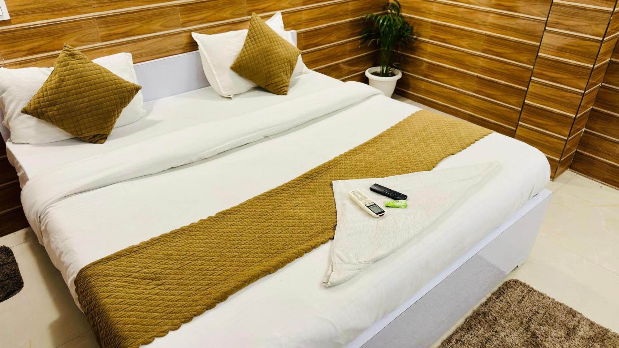 Dr White House - Noida Sector 18 Hotel Екстериор снимка